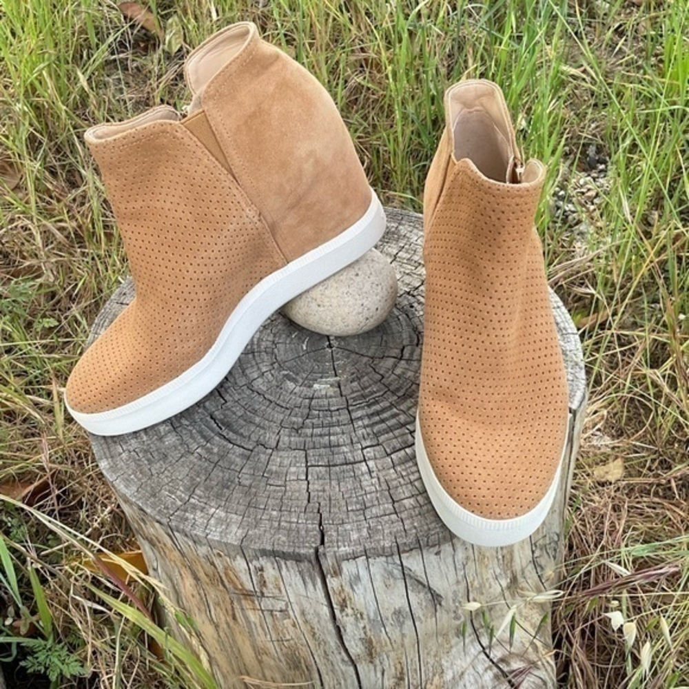NIB Via Spiga Sabine Macchiato Tan Suede Wedge Heel Bootie 6